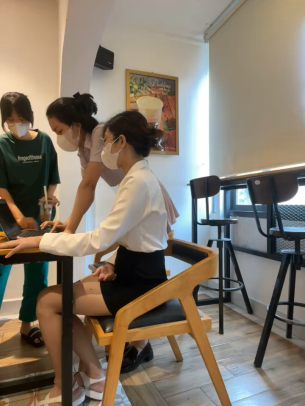 cuối tuần 2 em gái rủ nhau ra quán nước show - www.hayko.pro