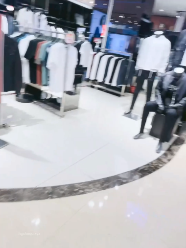 Em teen show bướm ở phòng thử đồ siêu thị - www.hayko.pro